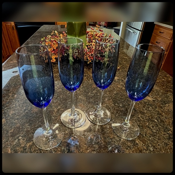 Libbey Dining Libbeyset Of Four Blue Champagne Glasses Wclear Stem